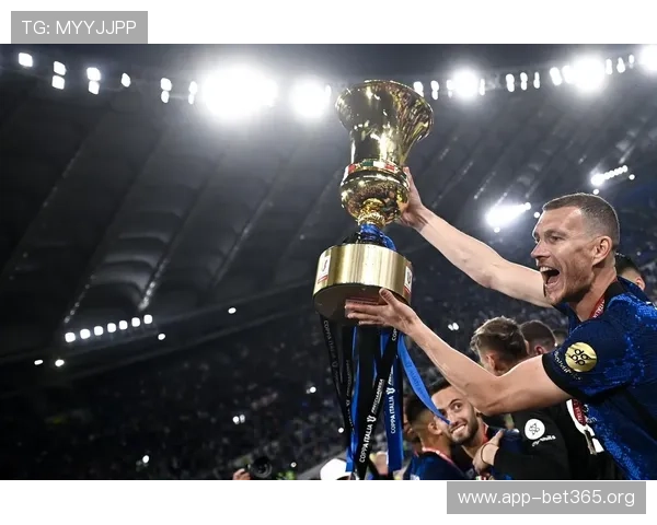 西甲巅峰荣耀加冕夺冠之夜这一刻高举奖杯注定被历史永远铭记